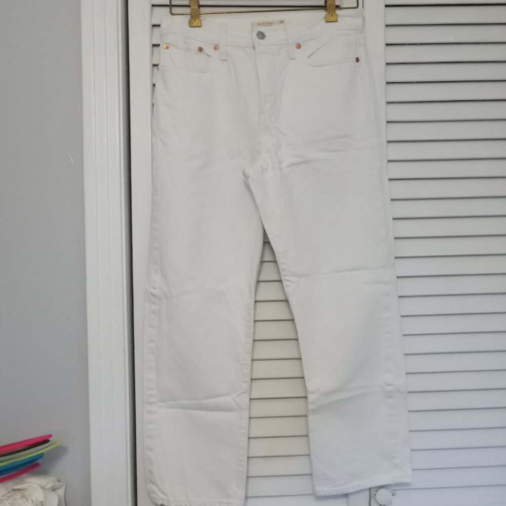 NWOT Levi's Wedgie Straight Size 28 white